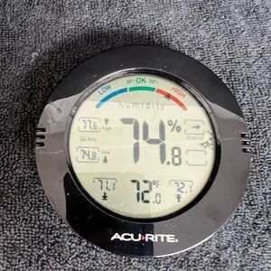 AcuRite Pro Accuracy Indoor Temperature and Humidity Monitor with Alarms